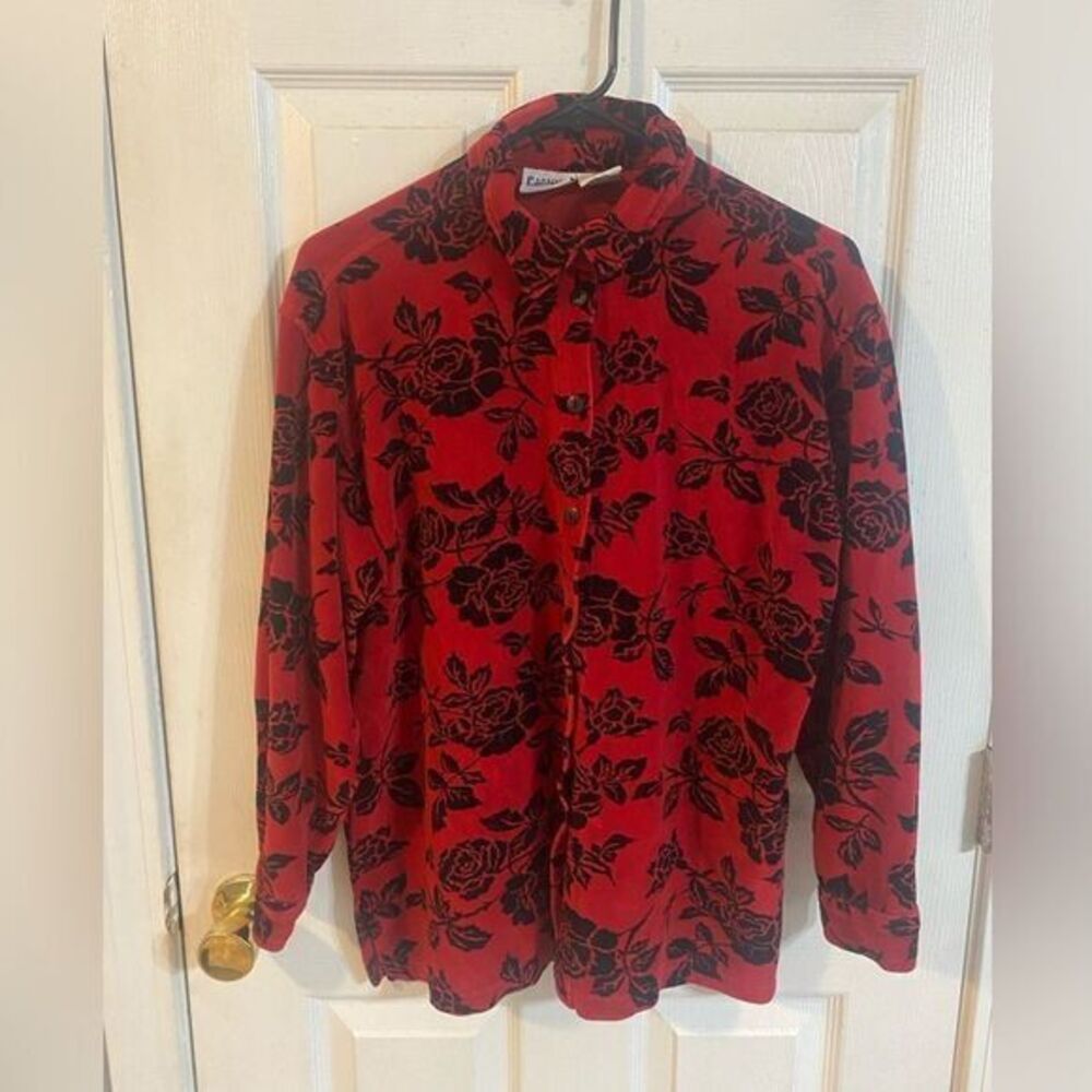 Vintage Woman’s Capacity Size Med Red And Black Button Down‎ Shirt
